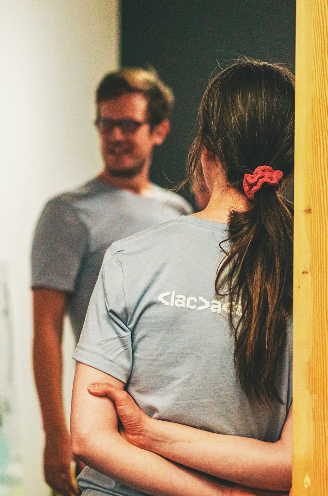 client-stories-img two-people-talking-in-a-casual-setting-f-10ggnat8w